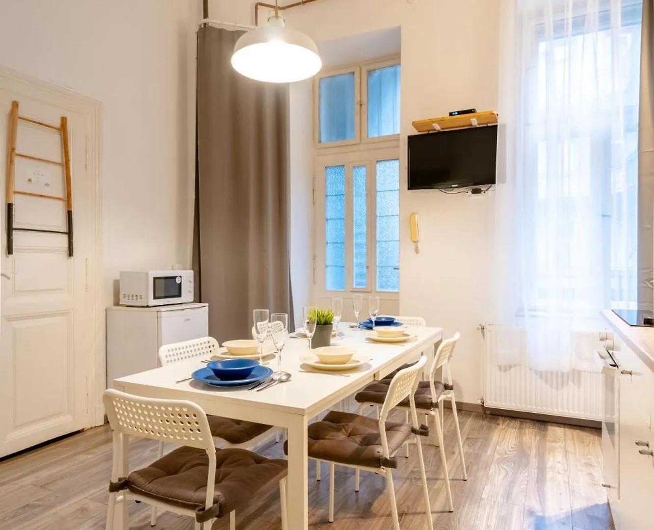 Wave - 3 Bedroom Apt In Center Budapest 0*,