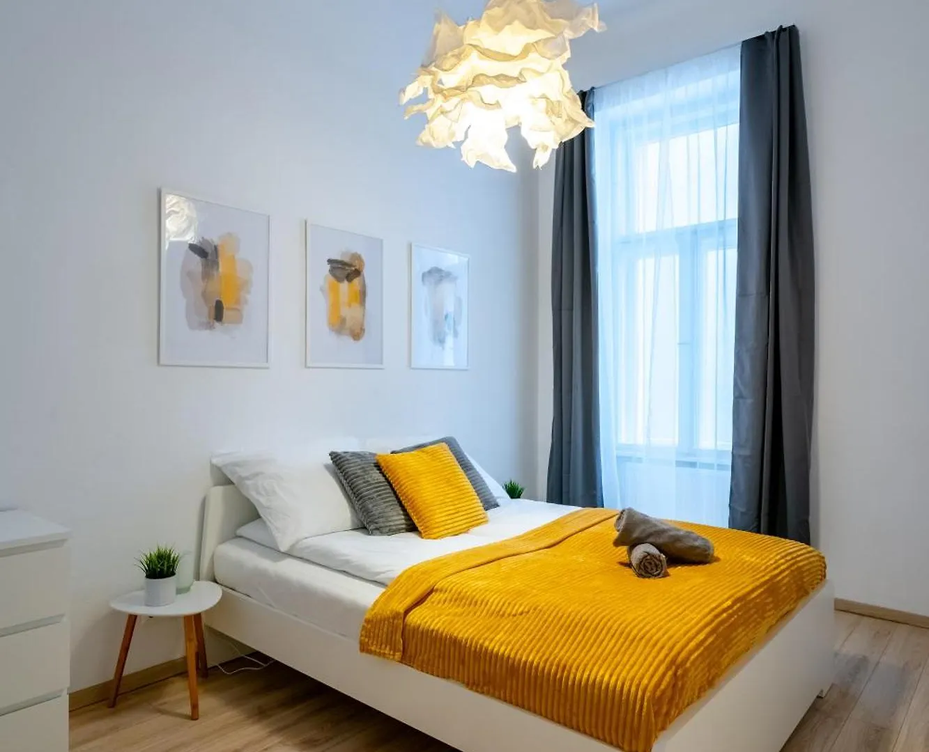 Wave - 3 Bedroom Apt In Center location
