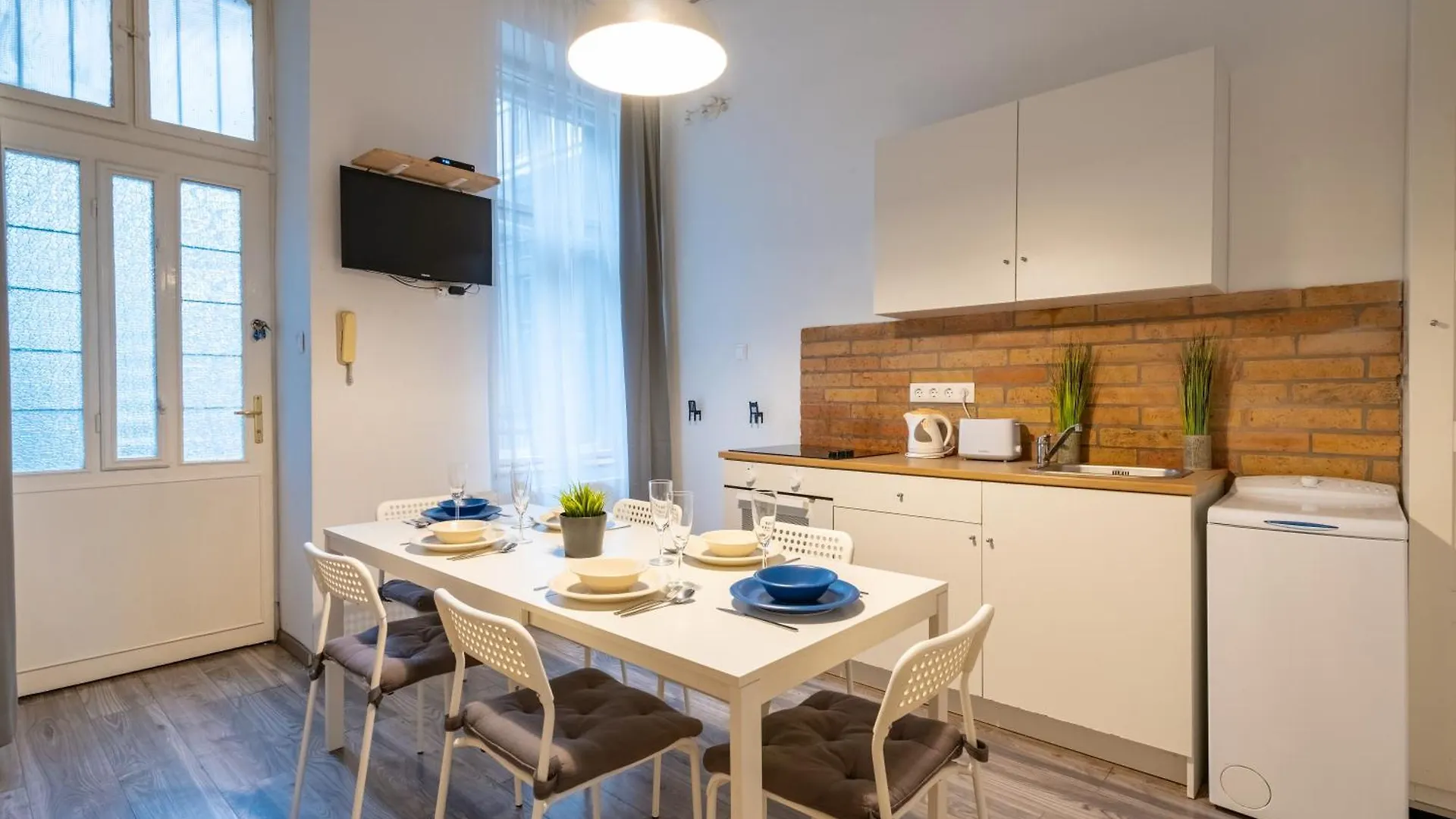 Apartment Wave - 3 Bedroom Apt In Center Budapest Hungary